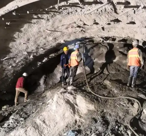 古丈拱顶带模注浆料的施工流程及注意事项